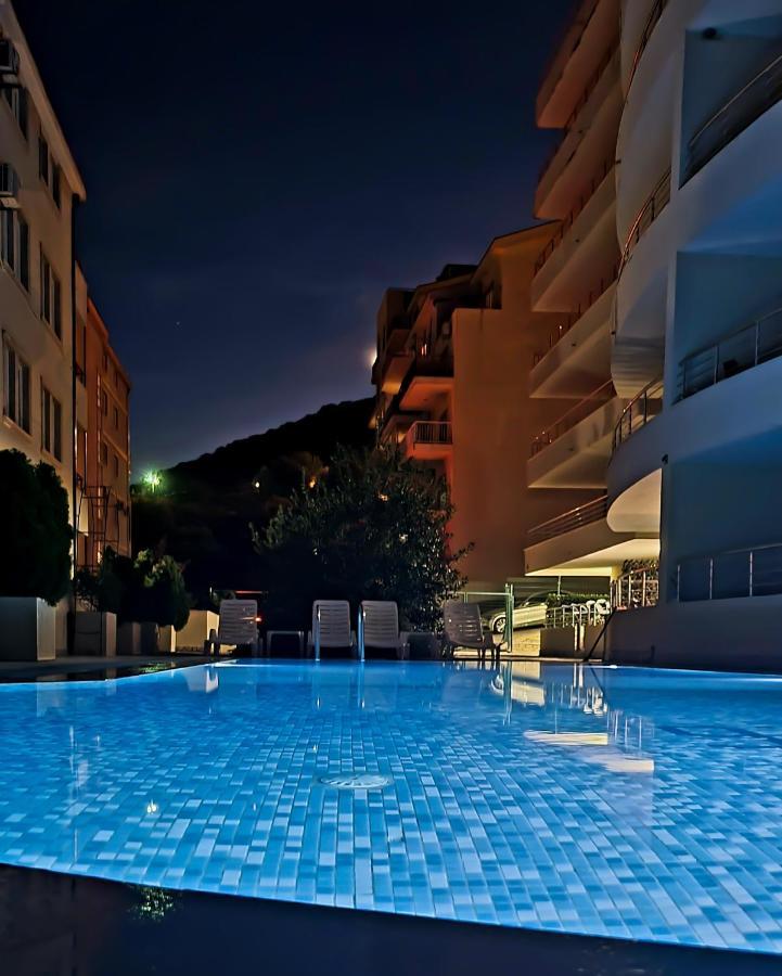 Anja & Ogo Apartments Sea View & Pool Petrovac Eksteriør billede