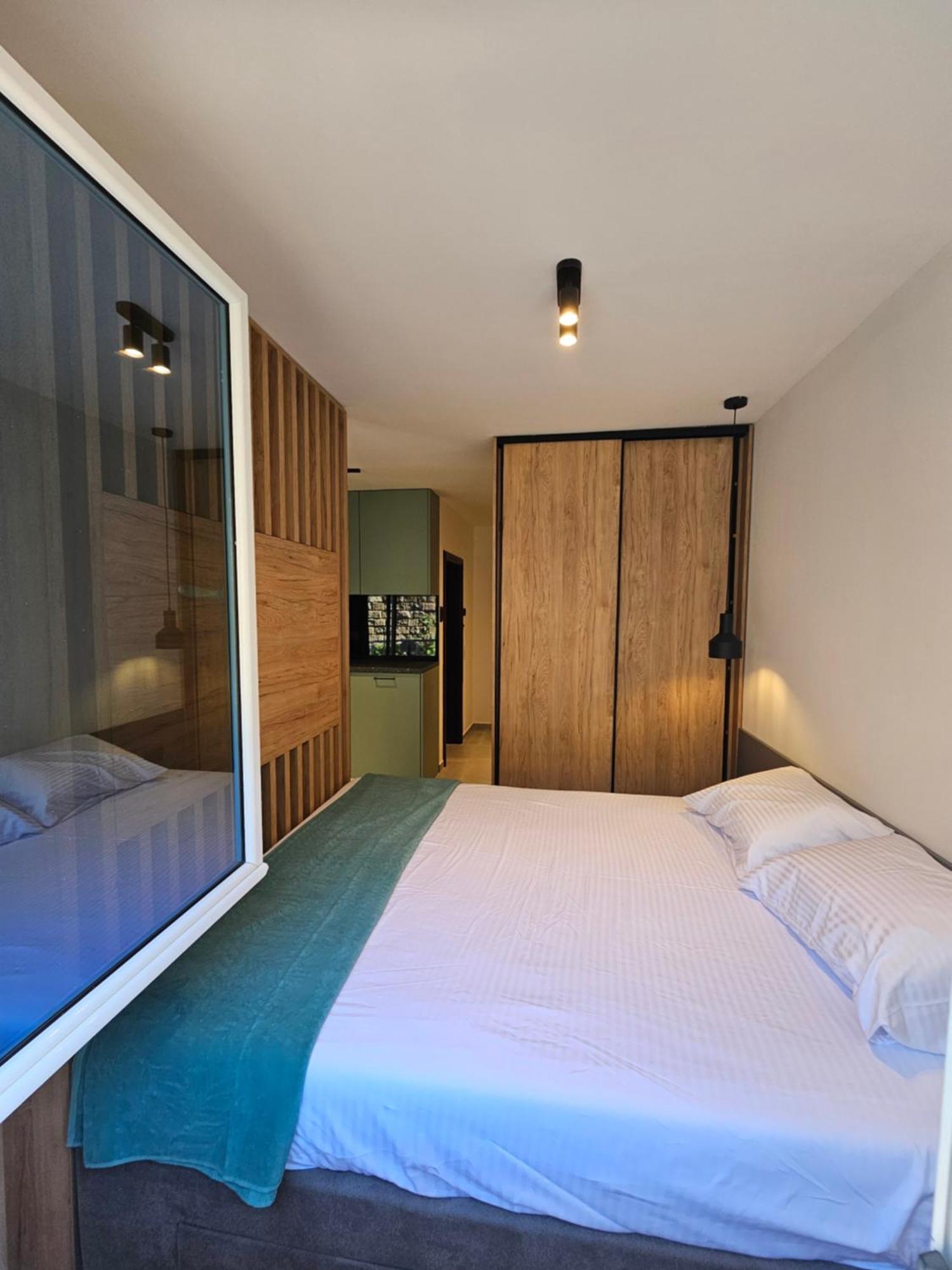 Anja & Ogo Apartments Sea View & Pool Petrovac Eksteriør billede